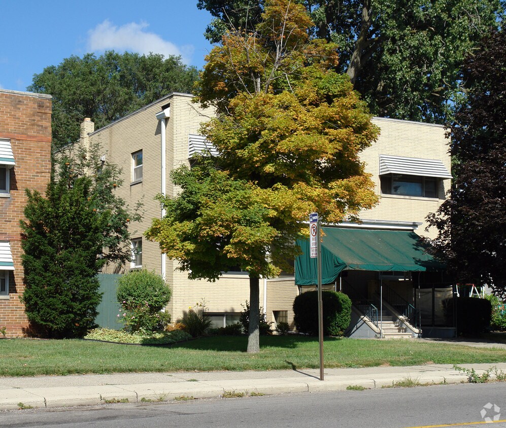 Primary Photo - 4239 Lewis Ave