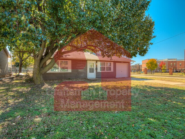 Photo - 224 W 5th St House