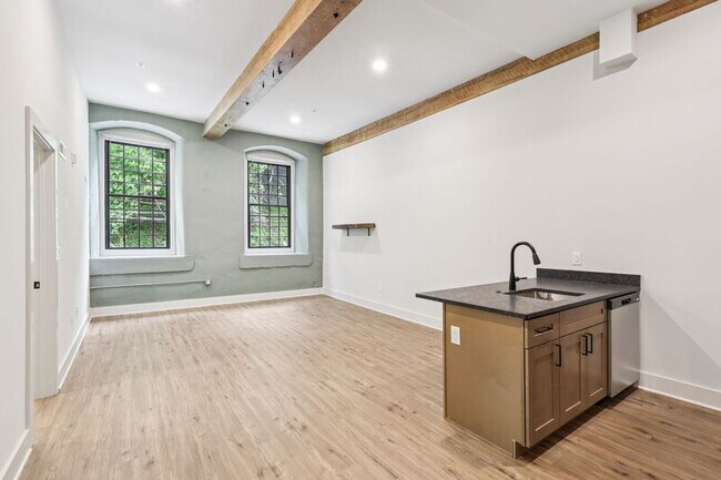 Building Photo - 201 Leverington Ave