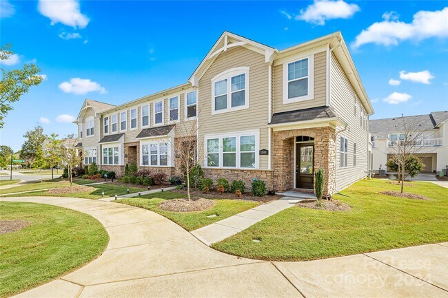 Building Photo - 11040 Chalkbark Ln