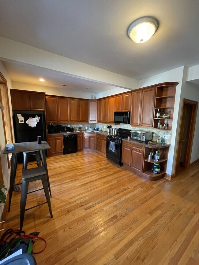 Foto del edificio - 3734-3736 N Sheffield Ave