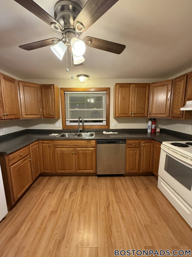 Primary Photo - 100 Readville St