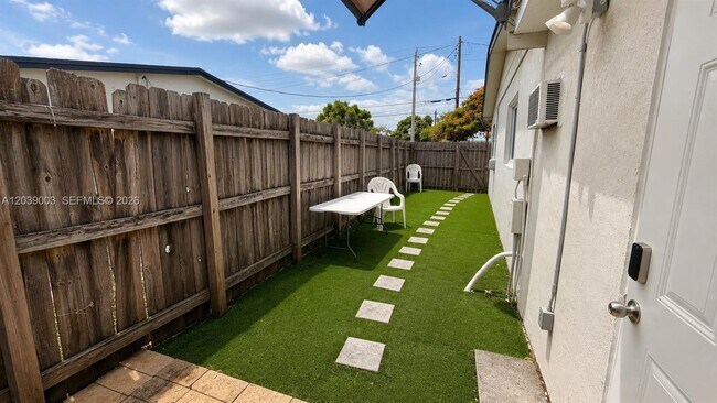 Building Photo - Southwest 16th Street, Miami, FL 33165 - 3 BR 3 BA house