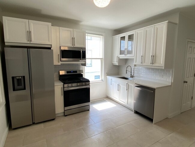 Building Photo - Avondale Three Bedroom!