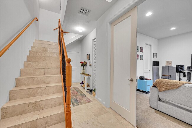 Foto del edificio - 1614 NE 9th St