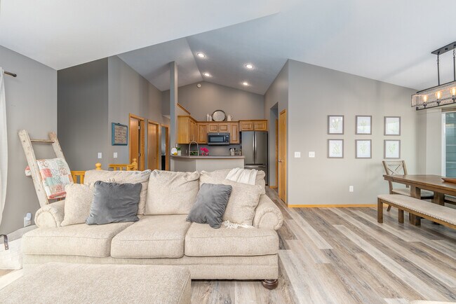Building Photo - 4809 S Wilson Ave