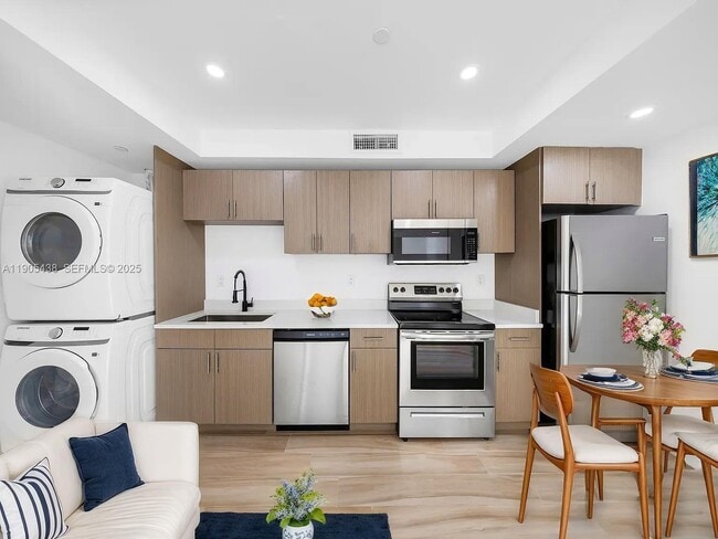 Building Photo - 1037 NW 2nd St