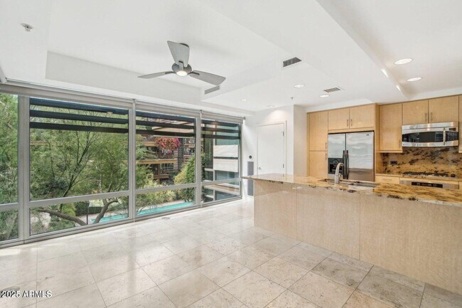 Foto del edificio - 7131 E Rancho Vista Dr