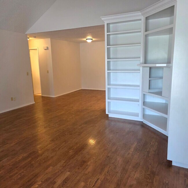 Foto del edificio - 2 Bed / 2 Bath / 2-Car Garage Duplex in a Great Nixa Neighborhood!
