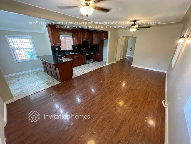 Foto del edificio - 260 E Plenty St