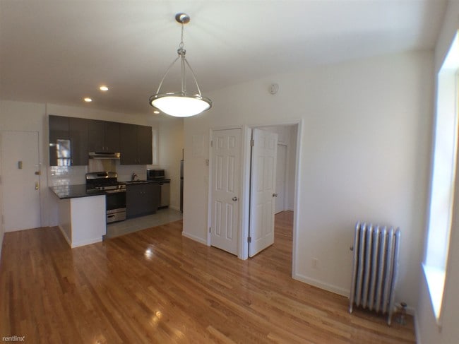 Building Photo - 1 br, 1 bath Apartment - 749 Driggs Ave 07