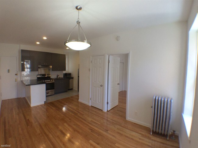 Foto del edificio - 1 br, 1 bath Apartment - 749 Driggs Ave 07