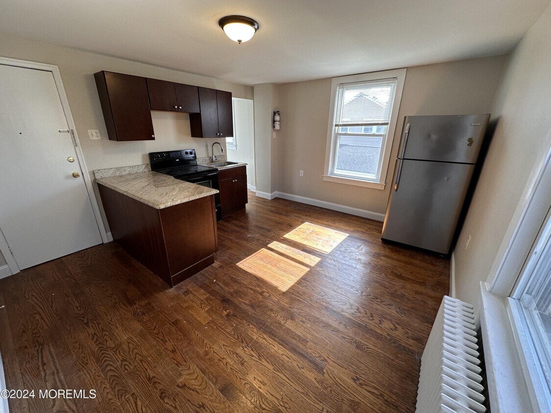 201 1st Ave Unit 5, Belmar, NJ 07719 Room for Rent in Belmar, NJ