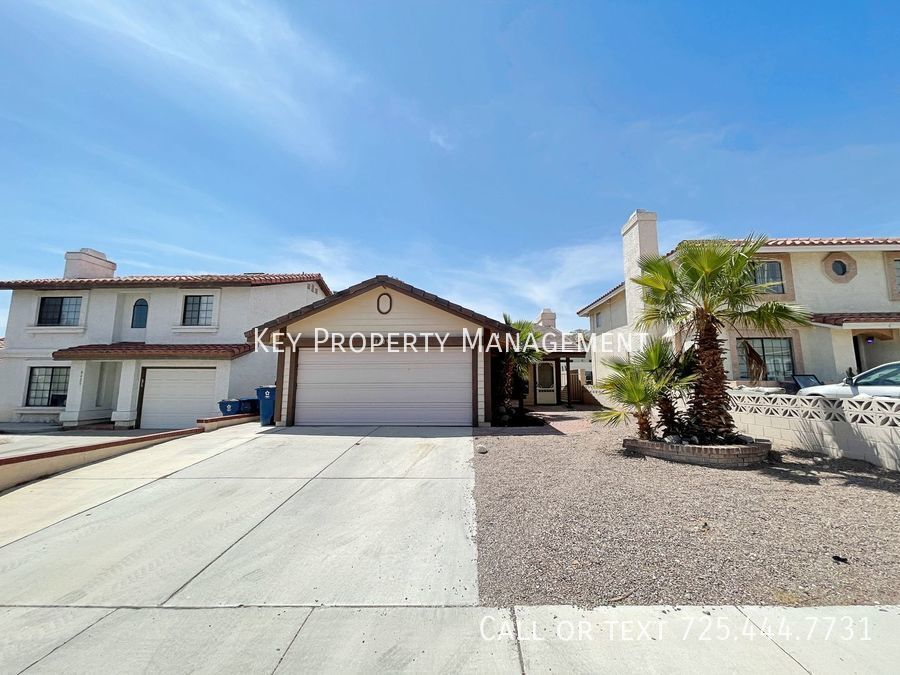 Primary Photo - SINGLE STORY 3 BEDROOM 2 BATH HOME W/ 2 CA...