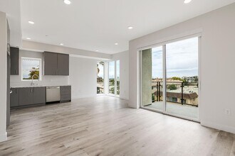 Building Photo - 3308 Mentone Ave