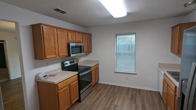 Building Photo - 2308 Breezeway Ln