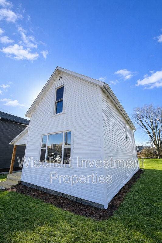 Building Photo - 867 W Spring St