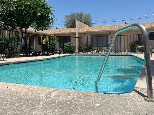 Foto del edificio - 73740 Santa Rosa Way