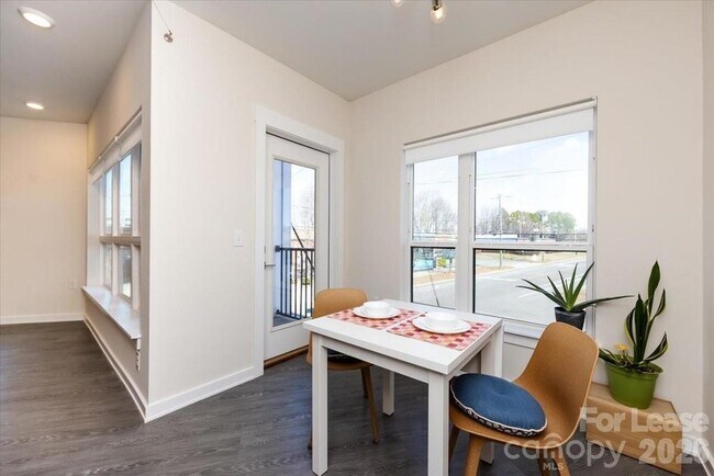Foto del edificio - 3630 N Davidson St