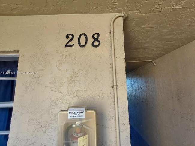 Foto del edificio - 11101 Royal Palm Blvd