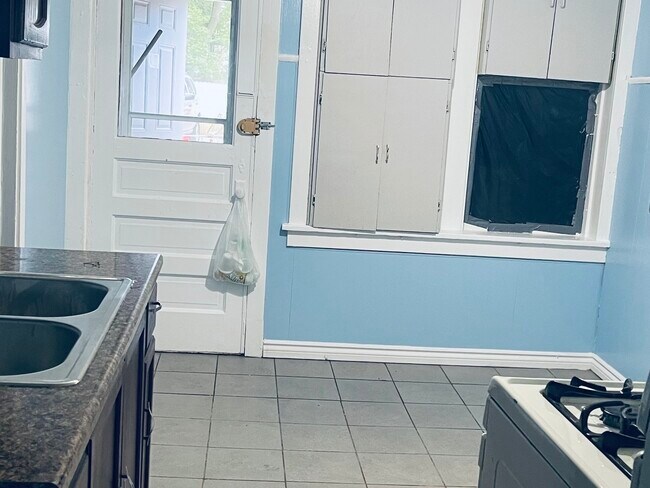 Foto del edificio - 2250 W Winnemac Ave