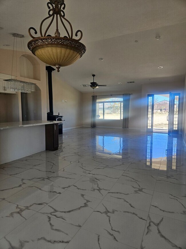 Foto del edificio - STUNNING CUSTOM APPLE VALLEY HOME