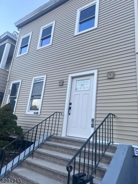 Primary Photo - 13 Spencer Pl