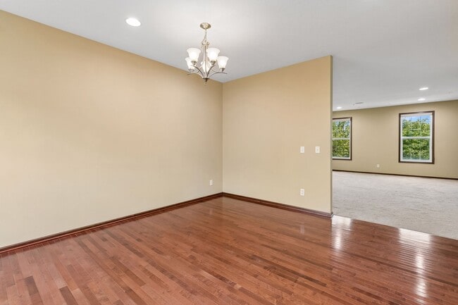 Building Photo - 10002 Gentian Dr
