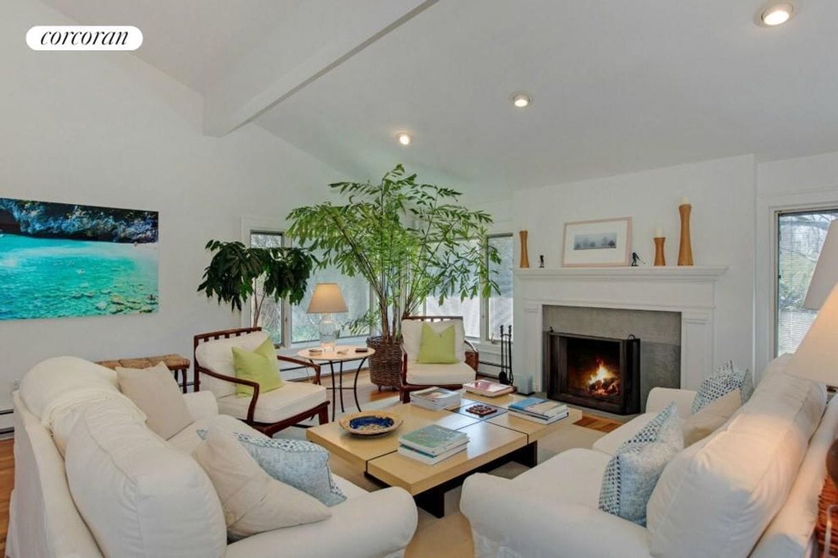 Primary Photo - 144 Surfside Dr