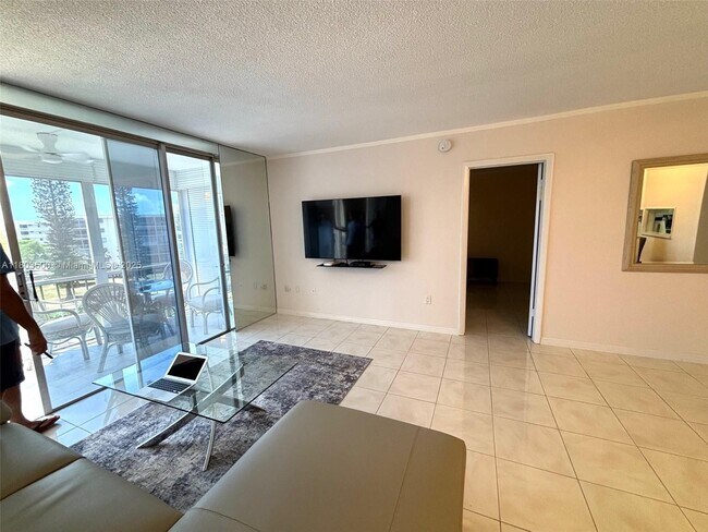 Building Photo - 2859 Leonard Dr