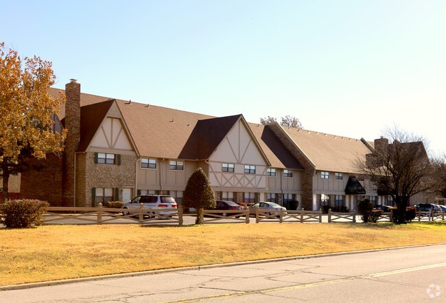 Stratford House - Avery Park and Avery Square