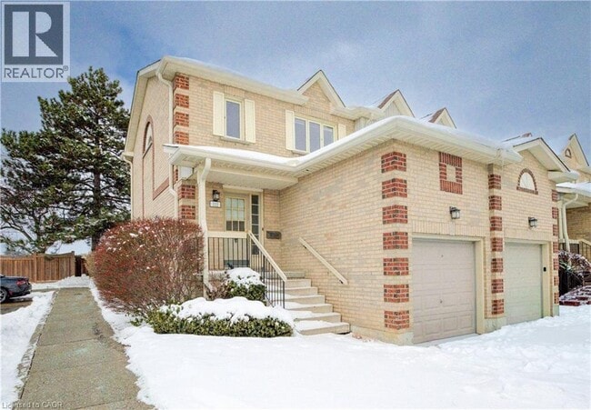 Building Photo - 302 College Ave W