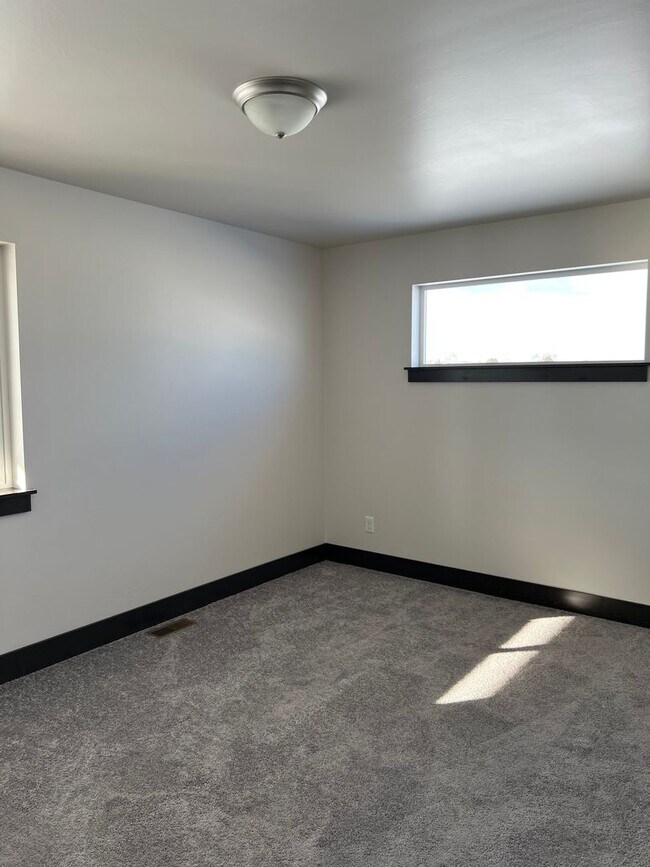 Foto del edificio - 3 Bed 2.5 Bath with double attached garage in Belgrade