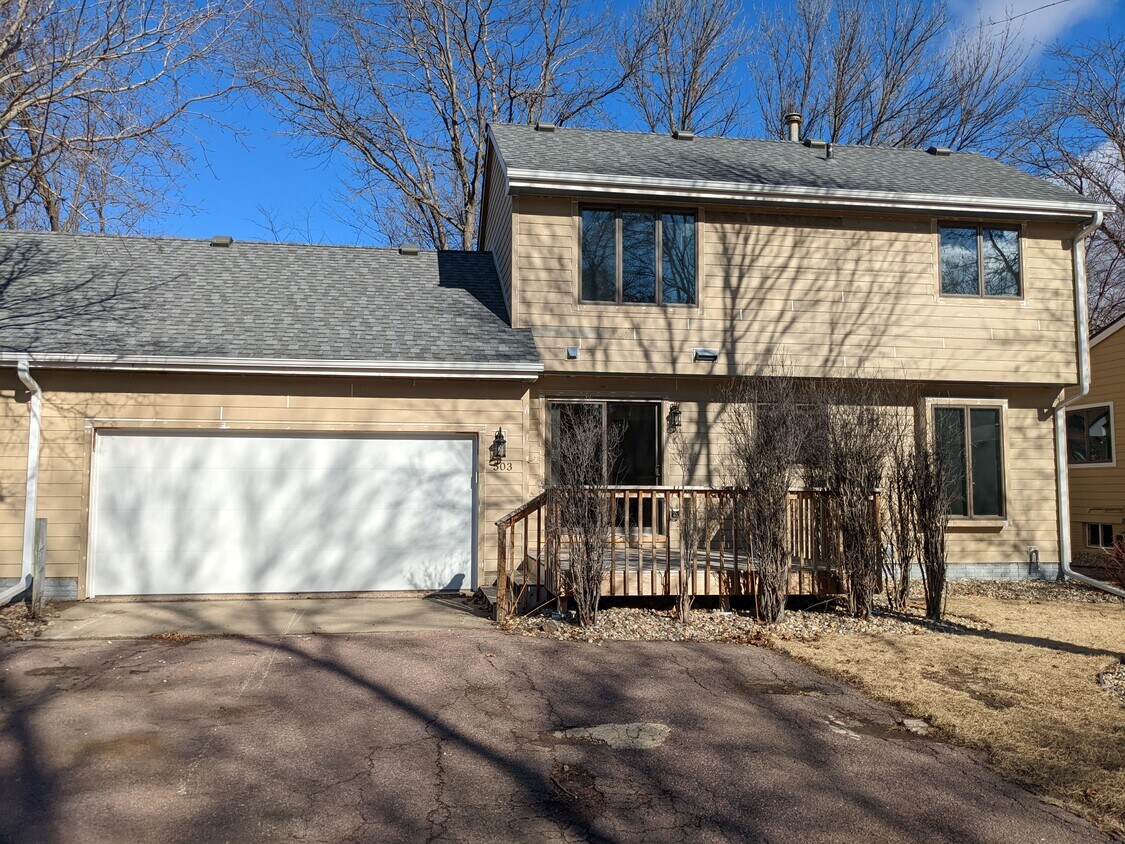 503 E 57th St, Sioux Falls, SD 57108 Townhome Rentals in Sioux Falls