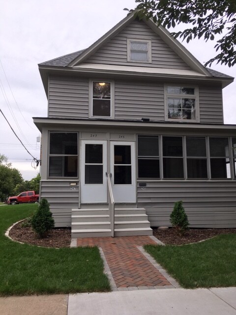 Frente de la casa - 247 Winifred St W