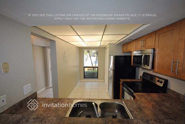 Foto del edificio - 427 Bracken Wood Ln N