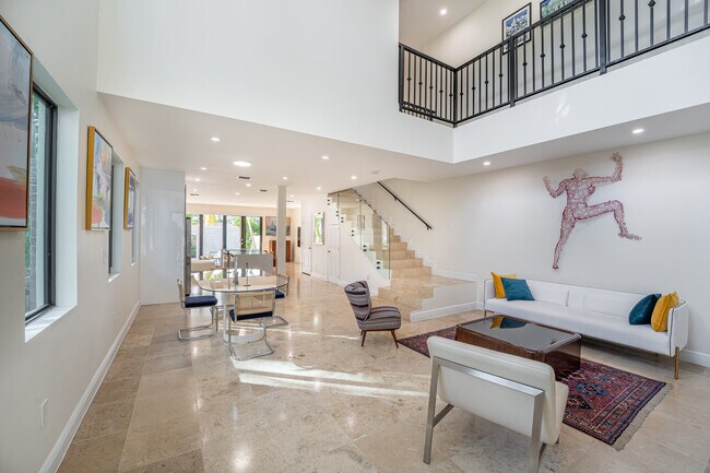 Foto del edificio - 2766 SW 33rd Ave