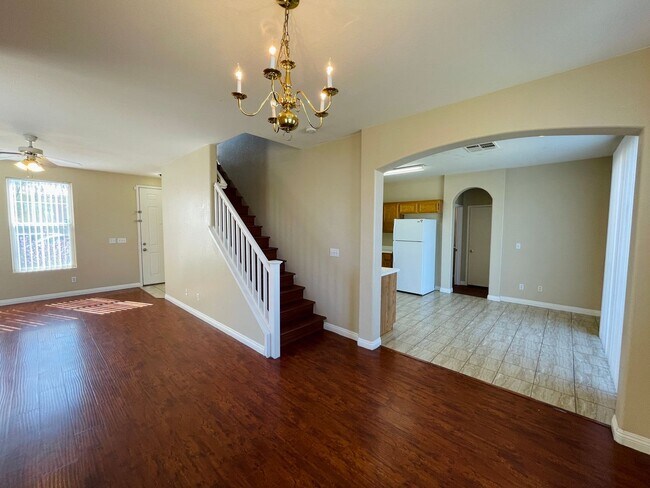 Foto del edificio - TWO STORY HOME IN CACTUS SPRINGS GATED COMMUNITY LOCATED NEAR THE 215 AND SHOPPING CENTERS