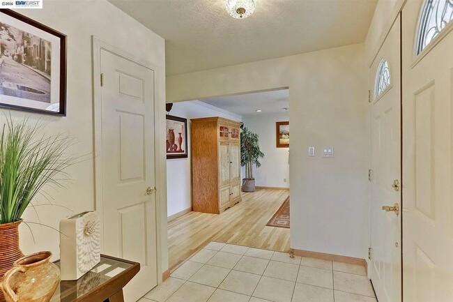 Building Photo - 4165 Sabio Ct