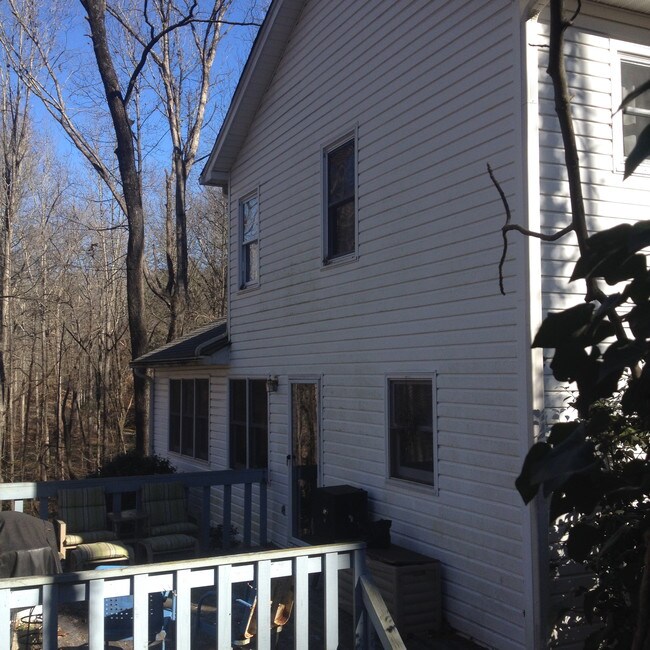 Building Photo - 64 Hickory Ln