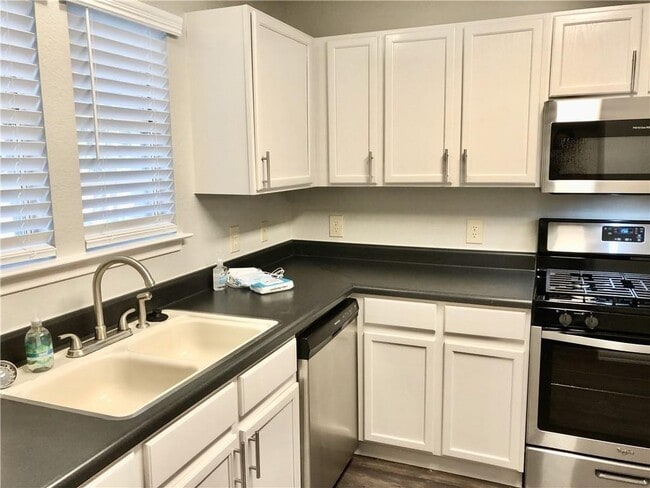 Building Photo - 1514 Carriage Hills Trail