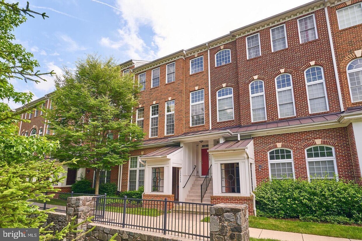 12466 Liberty Bridge Rd Unit 103A, Fairfax, VA 22033 Apartment for