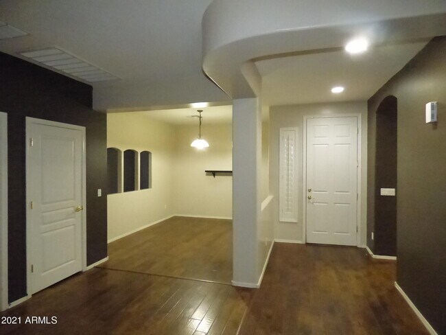 Foto del edificio - 573 S 219th Ln