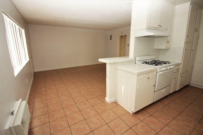 Dining Room - 8123 Sepulveda Blvd