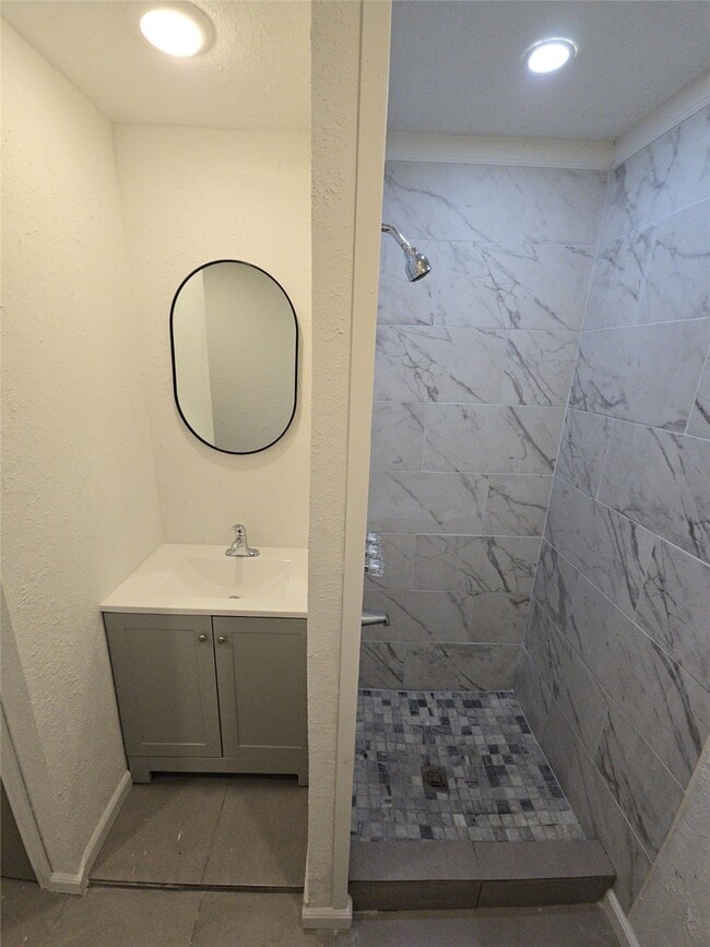 Building Photo - 9010 Linda Vista Rd