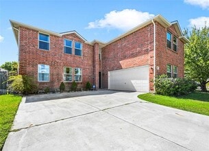 Building Photo - 917 Sanden Blvd