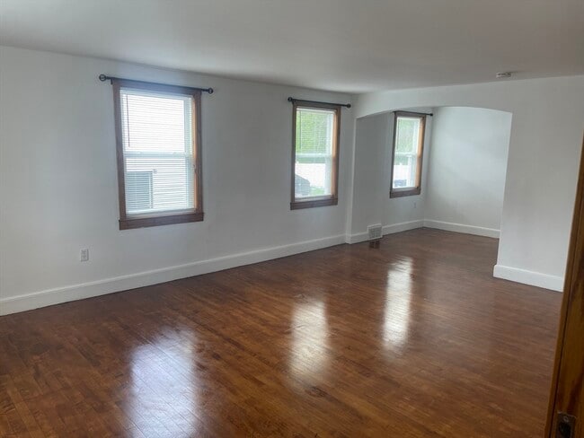 Building Photo - 80 Gladeside Ave