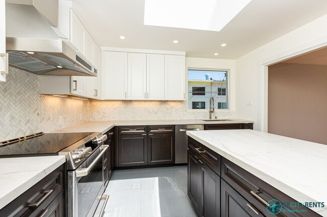 Building Photo - Outer Richmond/Sea Cliff: Remodeled Single...