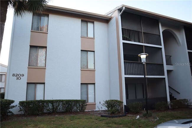 Foto del edificio - 8209 Sun Spring Cir