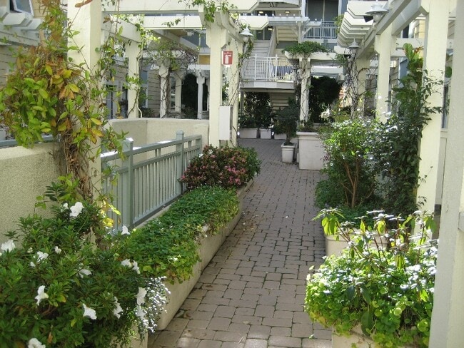 Courtyard. - 655 12th St